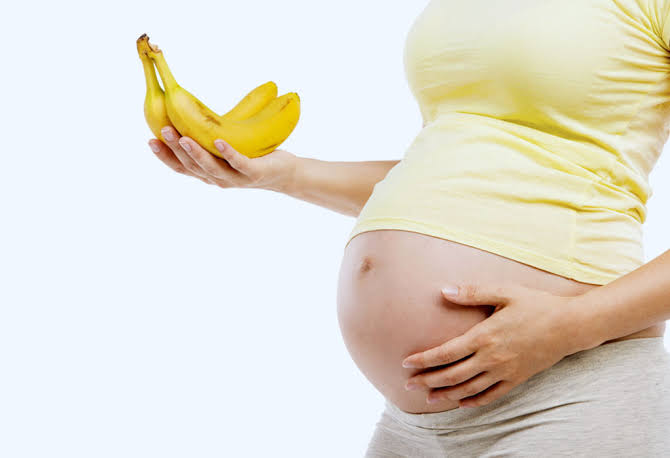 2. คุณแม่ตั้งครรภ์ห้ามกินกล้วยน้ำว้าเพราะจะคลอดยาก