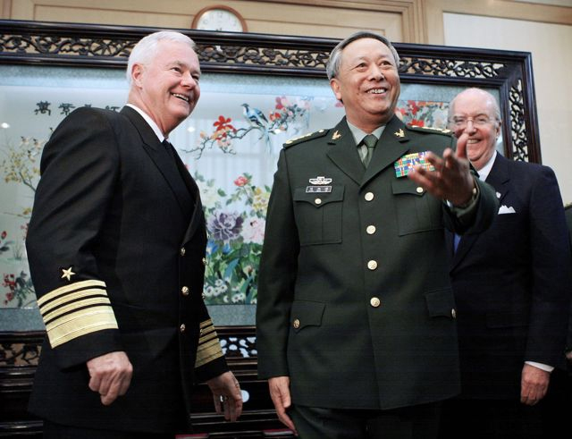 Robert Gates met Chen Bingde in 05-2011.jpg