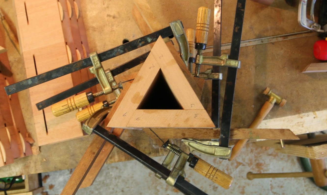 Pendule harmonique, ou comment allier math, physique et ébénisterie ! ACtj1g18wwKDo1iykfKbiZD87CLwwJLzqYqBdtKPRQFQ=w1425-h850-no