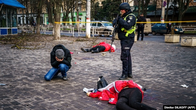 Херсон, 24 грудня 2022 року. Внаслідок російських обстрілів центру міста того дня загинуло 10 цивільних, поранення отримали понад 60 людей