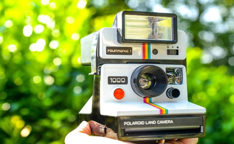 How to use instant photos at an event