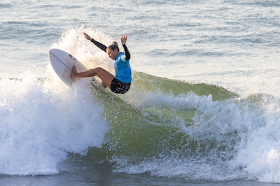 Summer Macedo cai nas preliminares (foto: WSL / Divulgação)