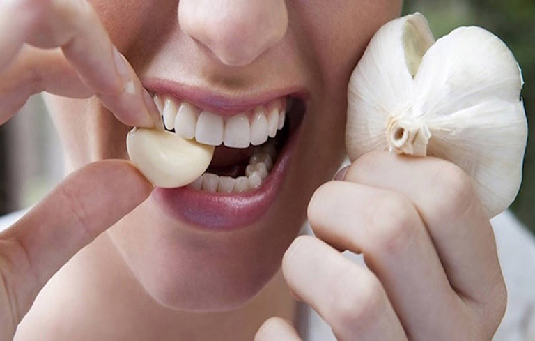 Ăn tỏi hàng ngày có tác dụng đẩy lùi viêm xoang hiệu quả Ăn tỏi hàng ngày có tác dụng đẩy lùi viêm xoang hiệu quả