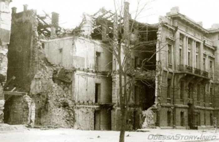 Здание одесского управления НКВД на Маразлиевской сразу после взрыва в 1941 году. Сейчас на его месте колледж техфлота