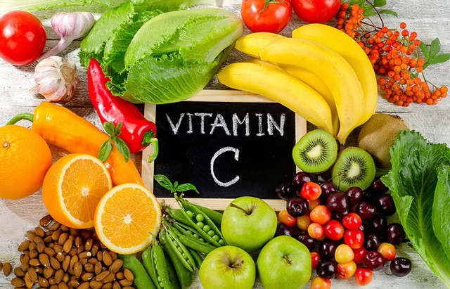 Vitamin C là chất chống oxy hóa, tạo sụn và bảo vệ xương khớp hiệu quả cho người thoái hóa khớp