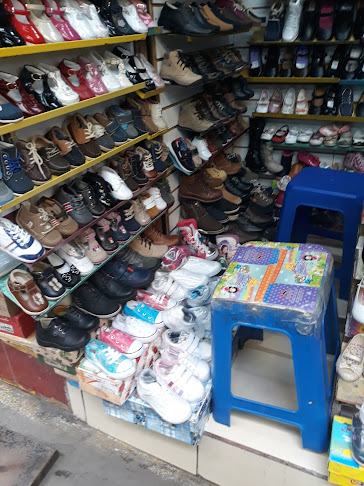 Opiniones de Venta De Zapatos Local 282 en Quito - Zapatería