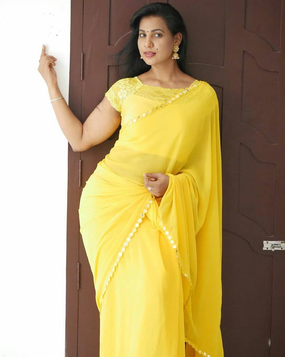 Shanaya Shaanu Yellow Saree Stills Actress Trends