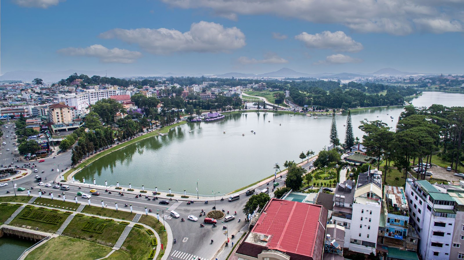 Thành phố cao nhất Việt Nam, nằm ở tỉnh hút người di cư nhất