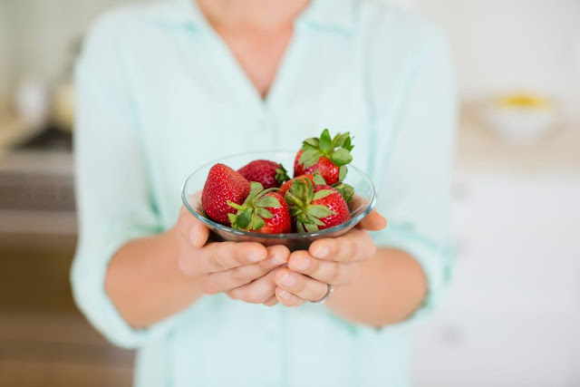 benefits of strawberries for women