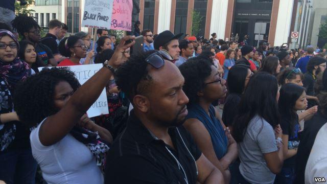 http://gdb.voanews.com/8AA612B2-E522-44AB-96EB-A145E14A5F4C_cx0_cy14_cw0_mw640_mh331_s_r1.jpg