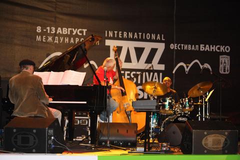 http://banskojazzfest.com/images/jazz/gallery/2011.jpg