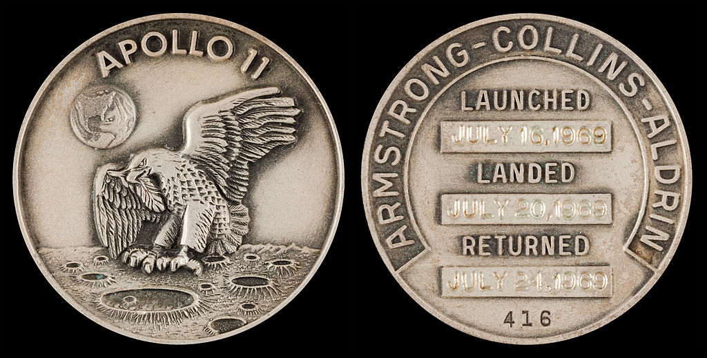 Apollo_11_Flown_Silver_Robbins_Medallion_(SN-416).jpg