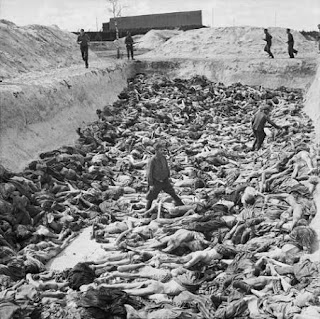 Ficheiro:Mass Grave at Bergen-Belsen concentration camp - Fritz Klein - IWM BU4260.jpg