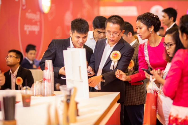 Viettel tại Myanmar ra mắt dịch vụ ví điện tử nhân kỷ niệm 1 năm cung cấp dịch vụ - Ảnh 1.