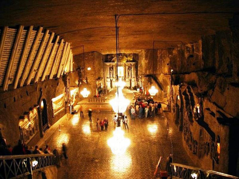 File:Wieliczka-saltmine-kinga.jpg