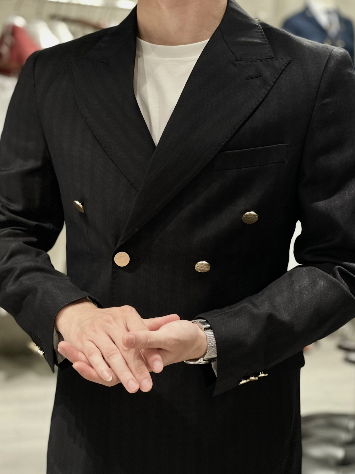 Quần áo đi ăn cưới cho nam được nhiều người lựa chọn là blazer