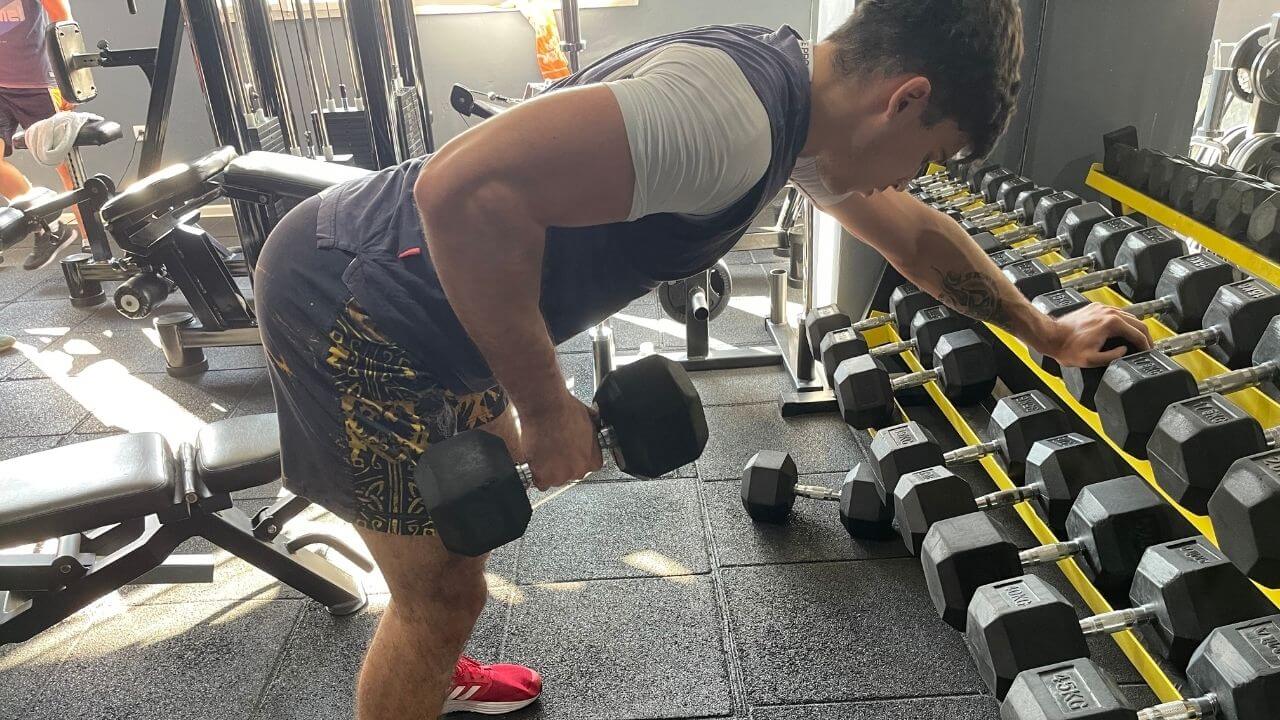 Vanja performs single-arm dumbbell rows to show proper form and technique.