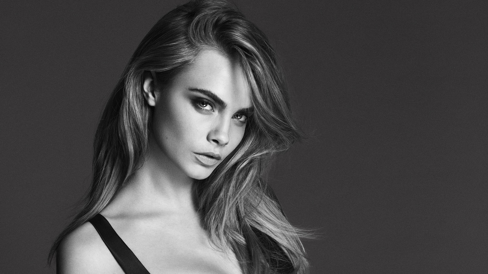 cara delevingne net worth - How Much Does She Earn?