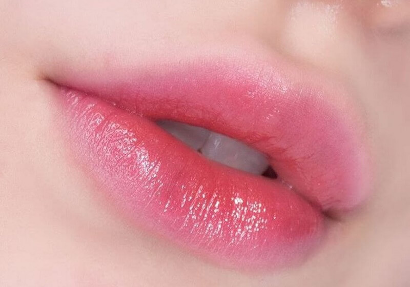 công nghệ phun môi tế bào gốc đã ra đời, đây là bước tiến mới, mang tính đột phá trong lĩnh vực phun môi thẩm mỹ, khi áp dụng được kỹ thuật lên màu cho môi và vừa bổ sung tế bào gốc. 