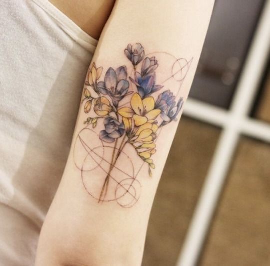 ลายสักเส้นสวยสี