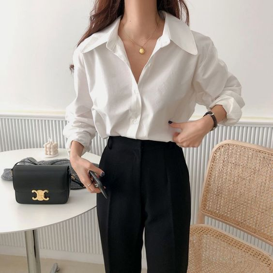 Một trang phục công sở hiện đại cho cô nàng tinh tế, phong cách