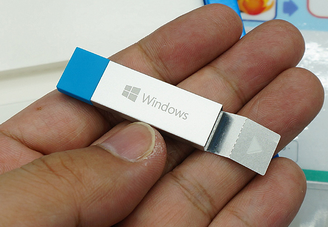 Lencsevégen a Windows 10 USB-s kiadásának pendrive-ja - Szoftver.hu