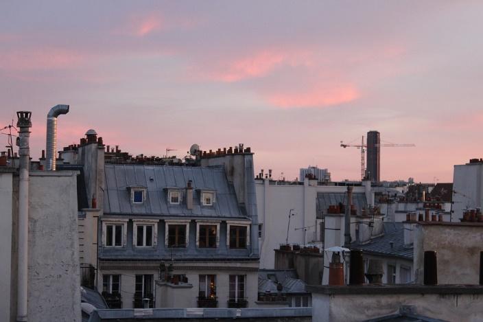 Vista del cielo de la ciudad de París desde el barrio de Le Marais