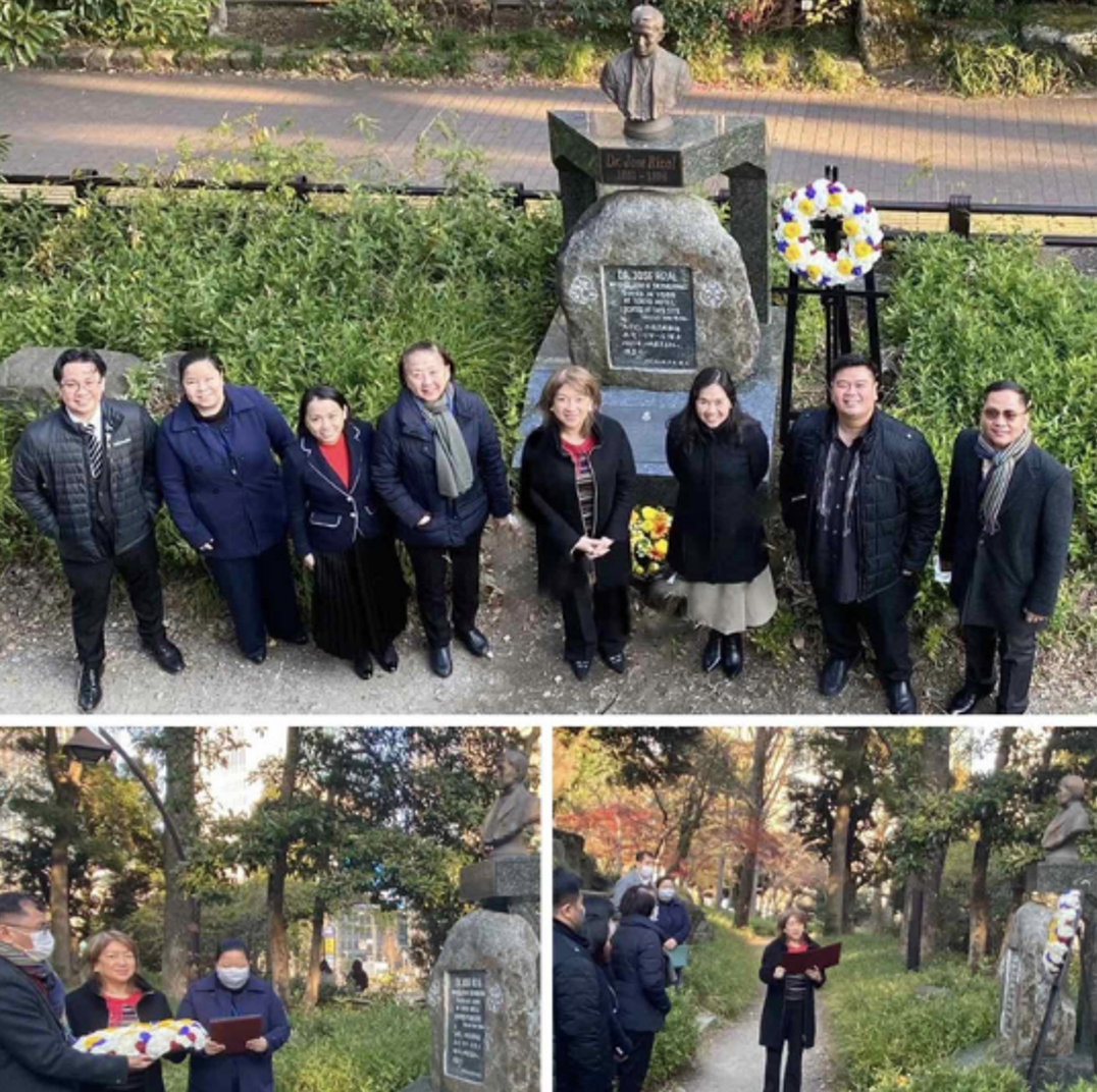 A group of people standing in front of a statue

Description automatically generated with low confidence