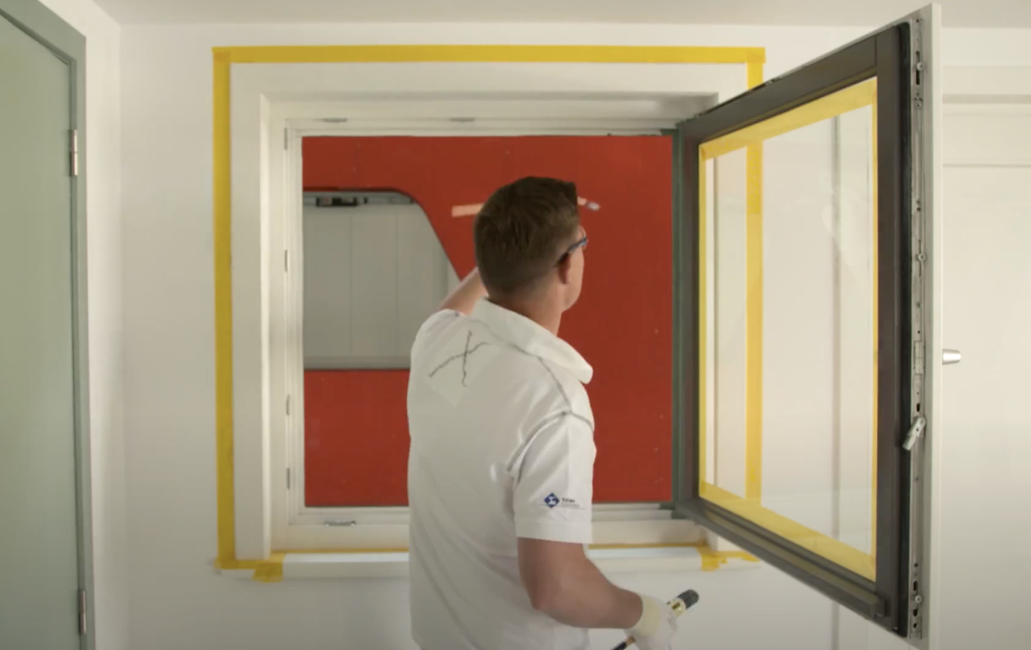 Comment peindre une fenêtre en PVC ? Conseils et astuces