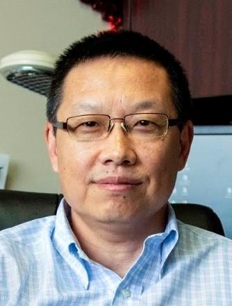 男人戴着眼镜

描述已自动生成