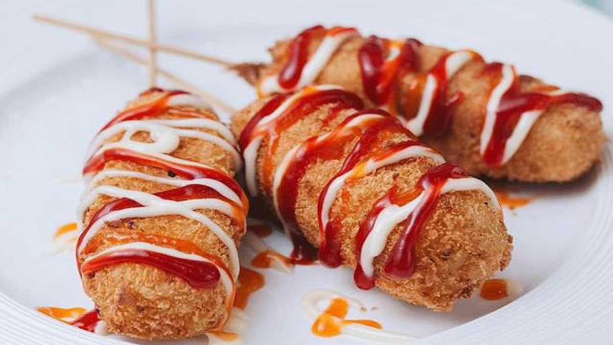 Xúc xích ngon hun khói IKA làm hotdog kiểu Hàn Quốc