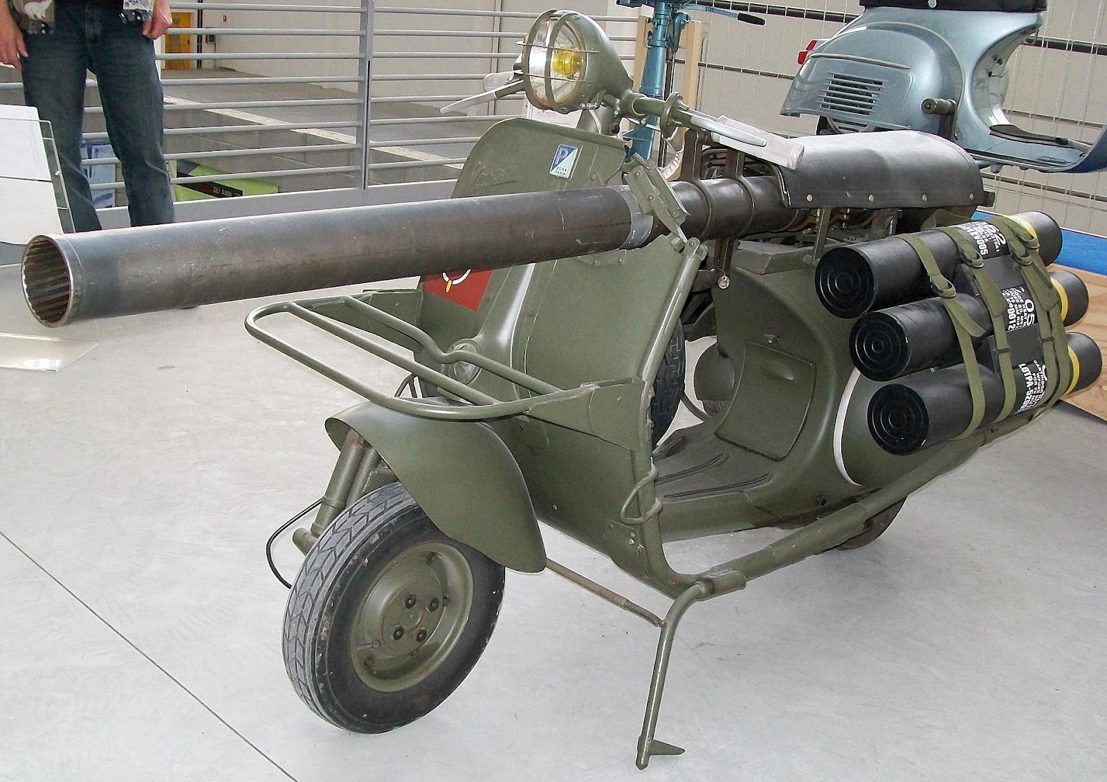 The Vespa 150 TAP, used to maneuver quickly and fire long-range bullets during the 1950s. Image via Wikimedia Commons.