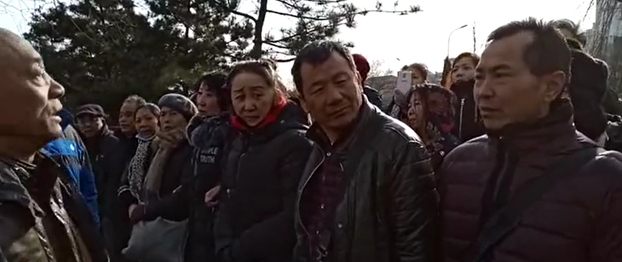018年1月22日，访民在北京国家信访局门外聚集，要求当局保障公民基本人权。（马波独家提供）