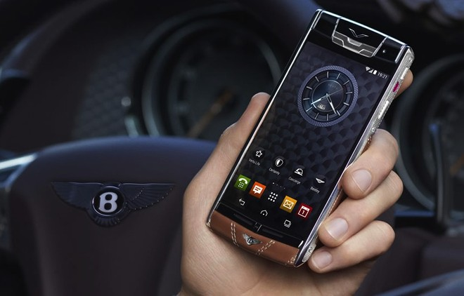 VERTU ASTER P BƯỚC ĐỘT PHÁ TRONG CÔNG NGHỆ CỦA VERTU | HOÀNG LUXURY