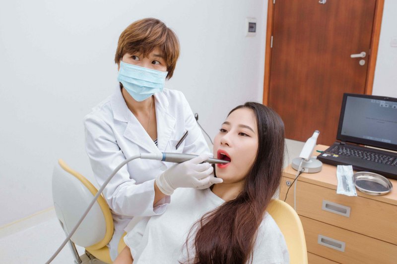 Đến cơ sở nha khoa uy tín để thăm răng miệng định kỳ