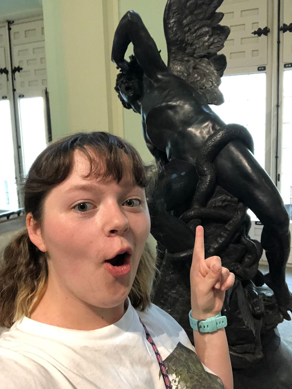 A person taking a selfie with a statue of a horse

Description automatically generated with medium confidence