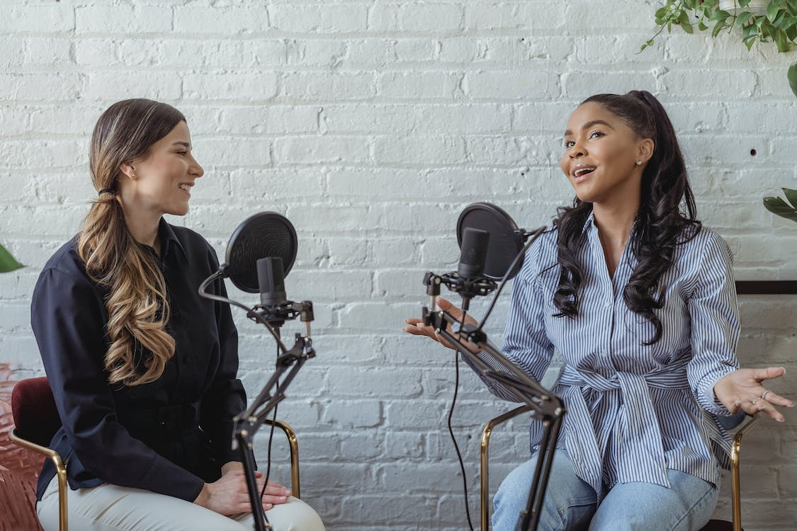 How Women Entrepreneurs are Using Podcasts to Build Thriving Businesses