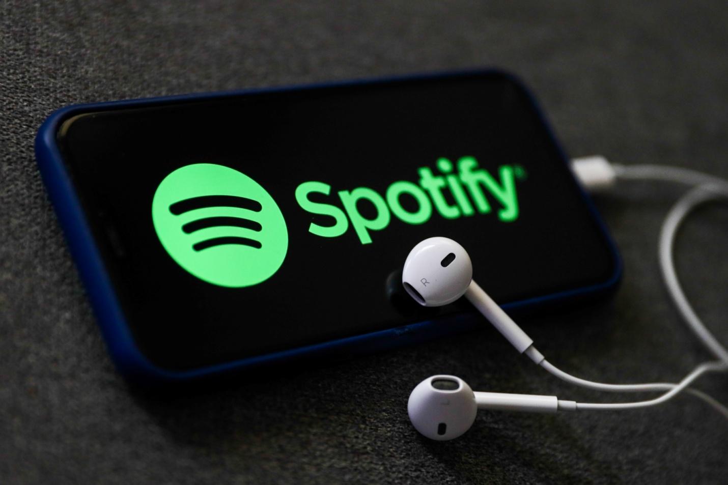 Spotify rolls out its own hands-free voice assistant on iOS and Android |  Engadget