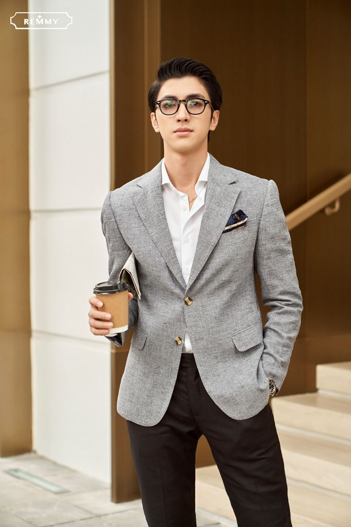 Mẫu vest ghi bạc màu, kẻ xước, ve đột chỉ 2 cúc
