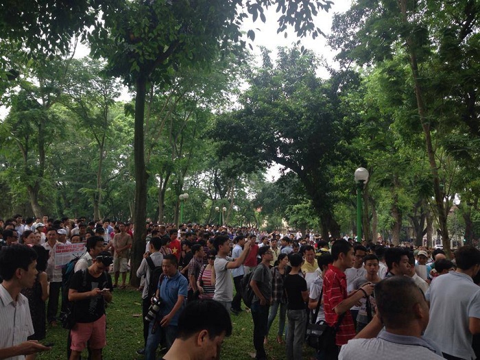 Người dân tập trung chống Trung Quốc tại Hà Nội