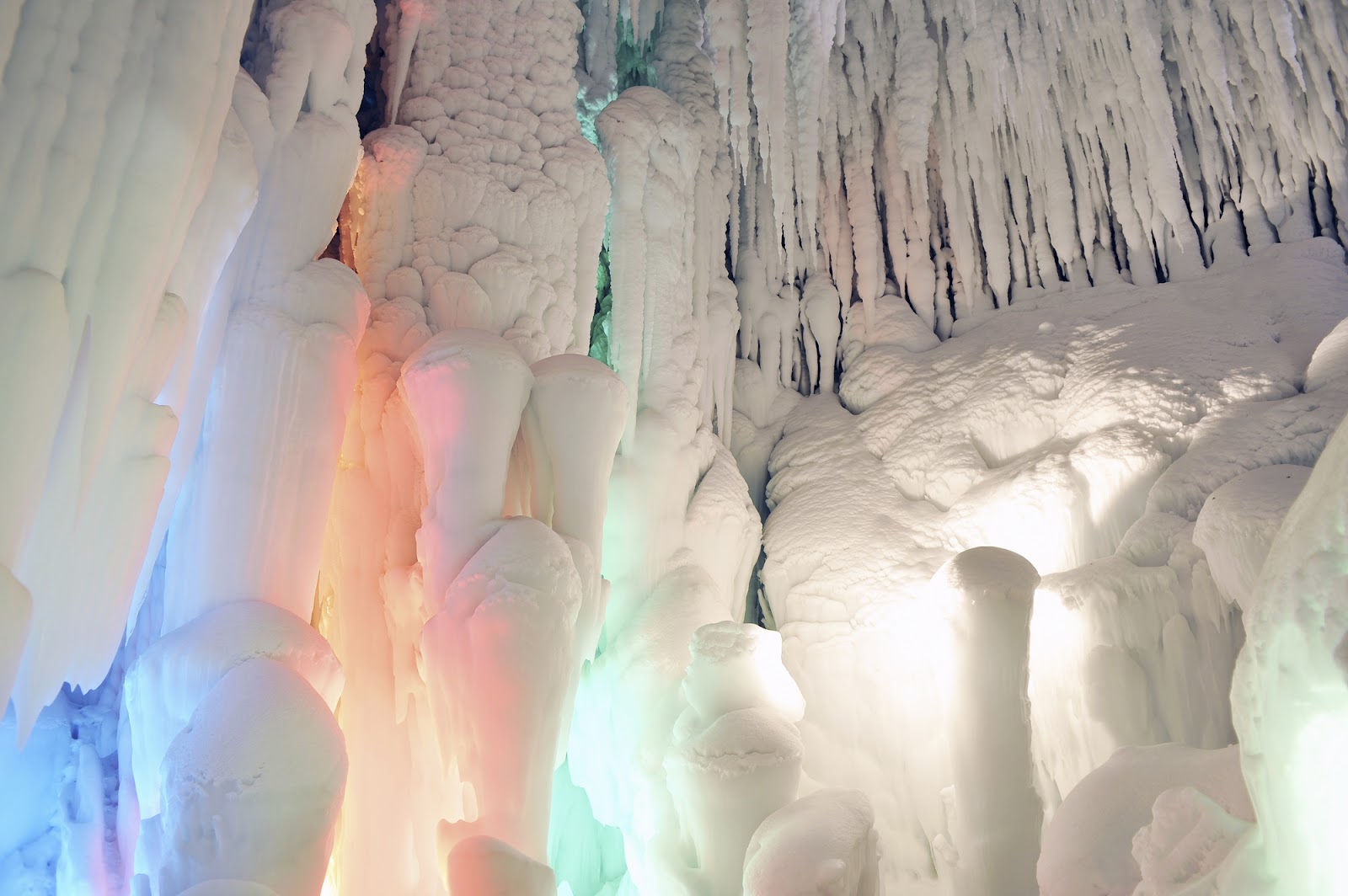 4. 極寒を楽しむ氷の世界「北海道アイスパビリオン」