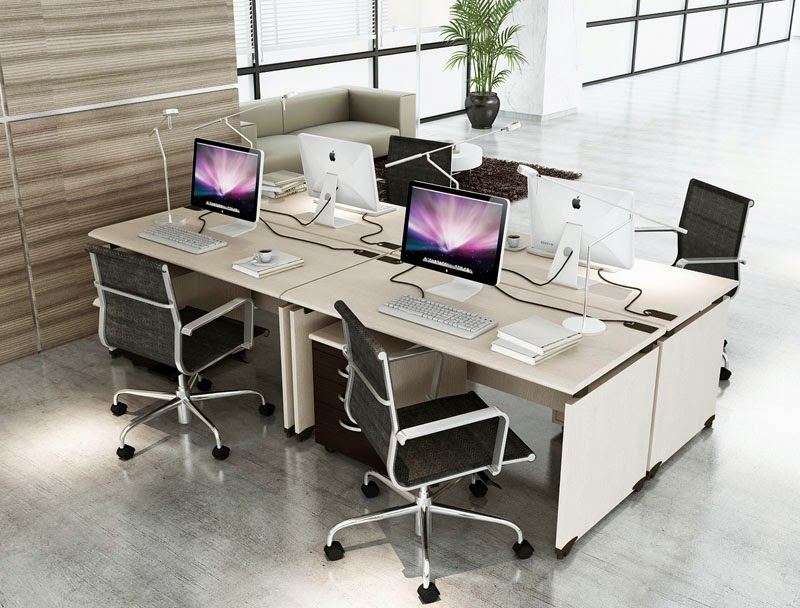 Bàn làm việc có kích thước phù hợp với văn phòng