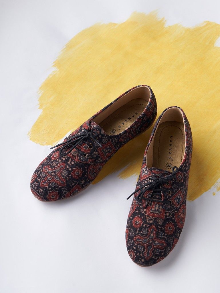 Black-Ajrakh-Printed-Cotton-Shoes