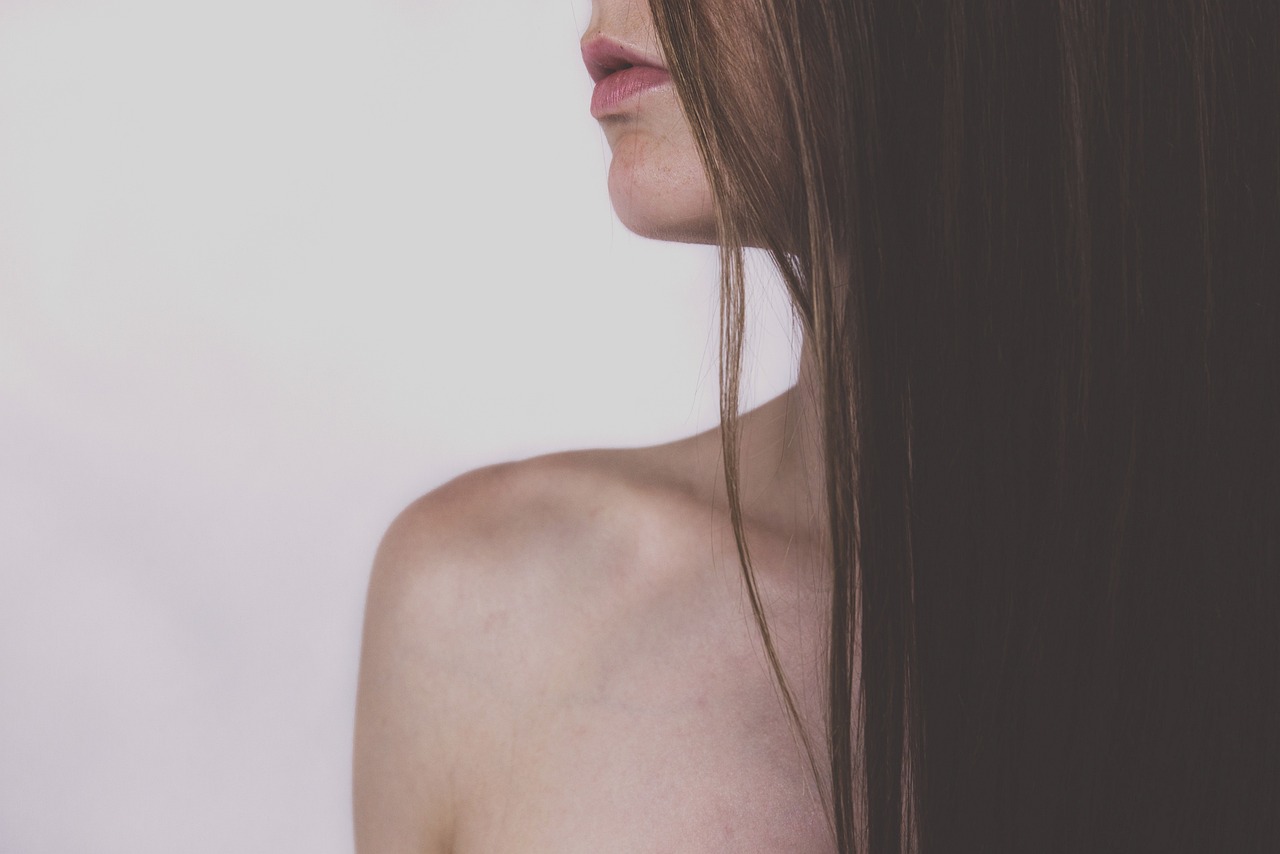 女性　ロング　裸