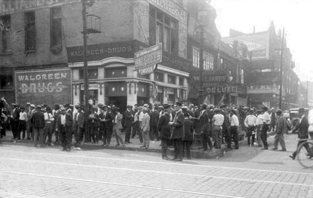 Chicago_Race_Riot_Walgreens.jpg