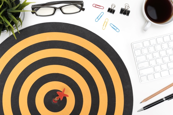 target-arrow-hitting-bullseye-office-desk-table