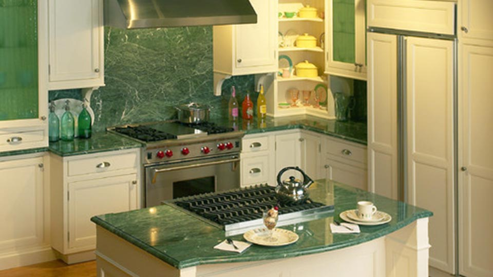 The green marble will give a natural and fresh look to the whole kitchen