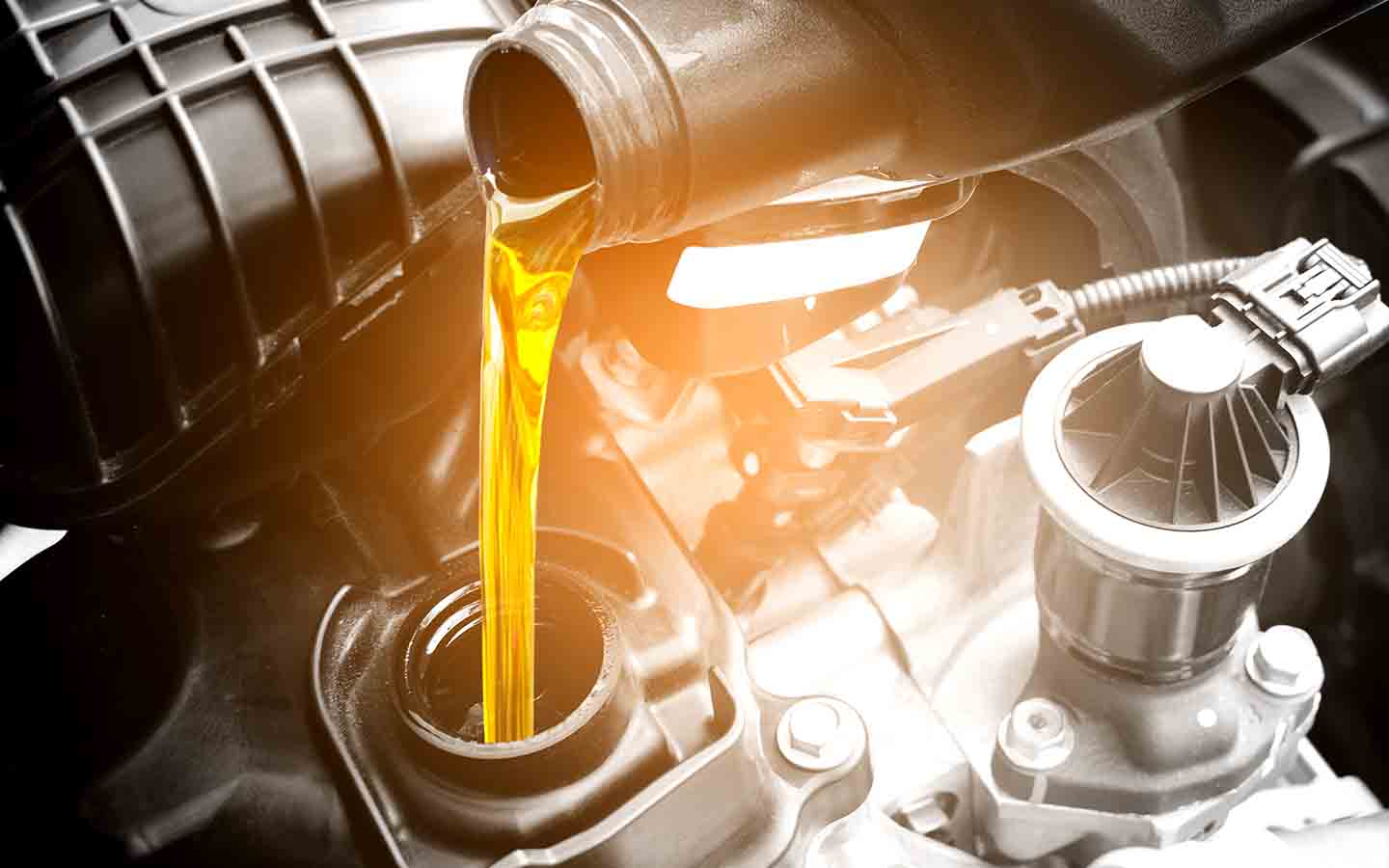 проверка уровня жидкости в автомобиле является одной из эффективных идей технического обслуживания внедорожников.