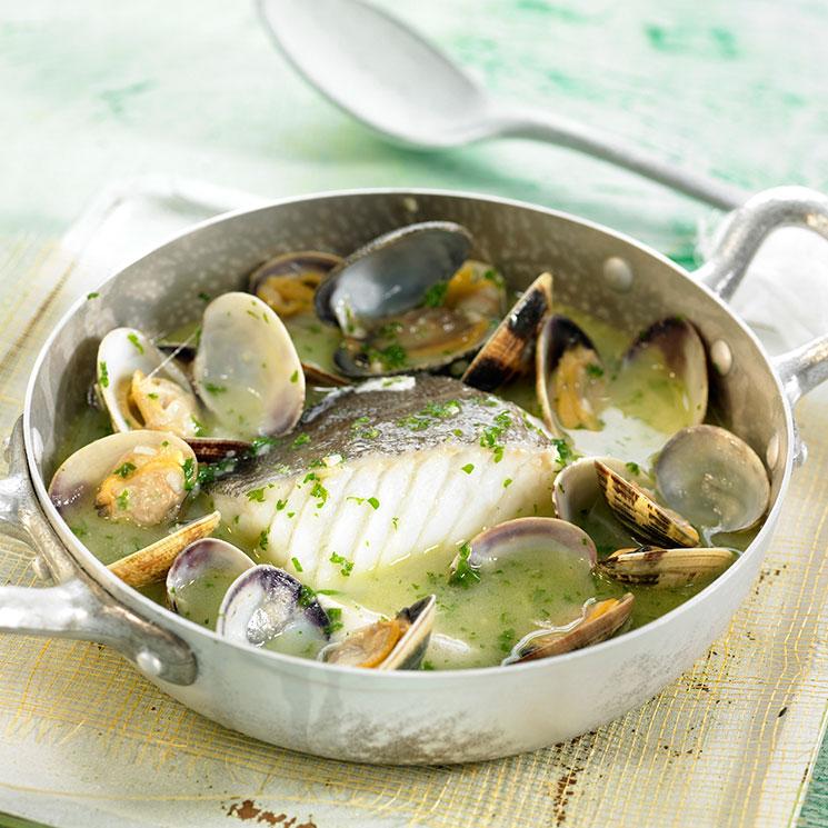 Bacalao en salsa verde con almejas