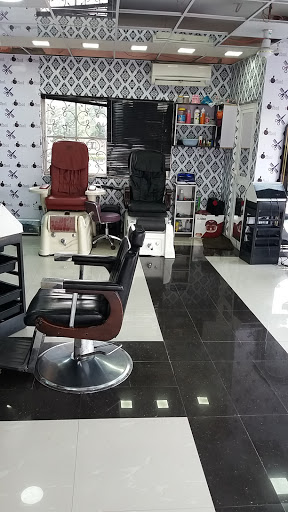 Tofboi Barbers, Zone 2, Fatima Plaza, Suites A1, F5, 43 Mambolo St, Wuse, Abuja, Nigeria, Barber Shop, state Federal Capital Territory